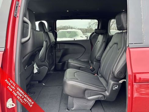 New 2026 Chrysler Pacifica Select w/ S Appearance Package image 4