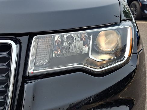 Used 2021 Jeep Grand Cherokee Laredo AWD/4WD image 9