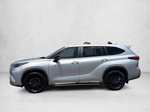 Used 2023 Toyota Highlander XLE AWD/4WD image 8