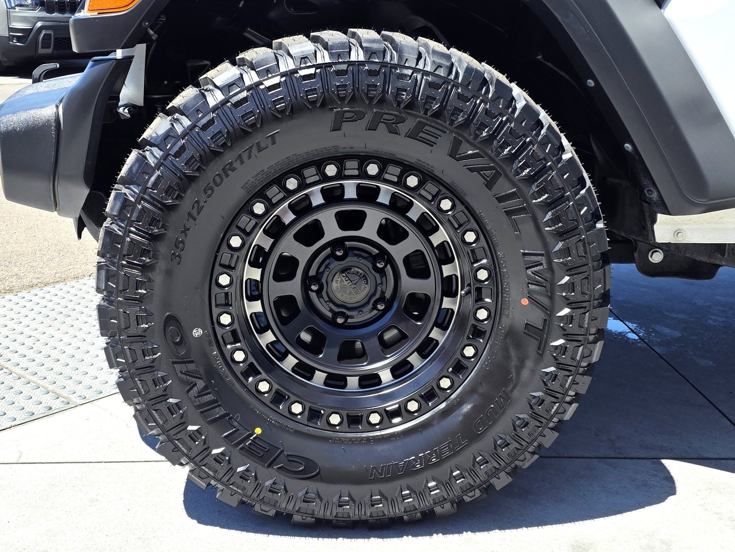 Certified 2022 Jeep Gladiator Sport AWD/4WD image 9