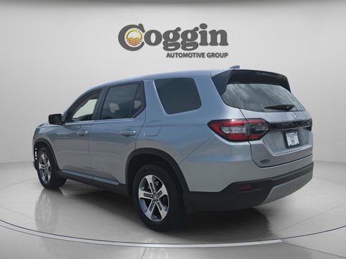 Used 2025 Honda Pilot EX-L image 3