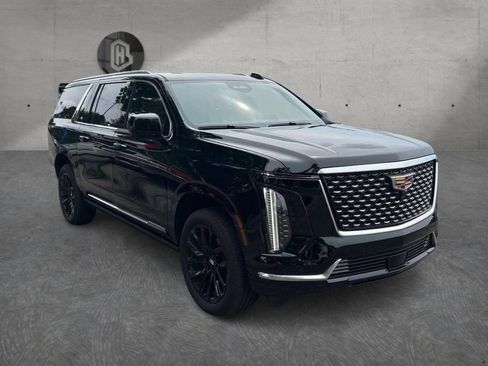 Used 2026 Cadillac Escalade ESV Luxury w/ LPO, Floor Liner Package AWD/4WD image 2