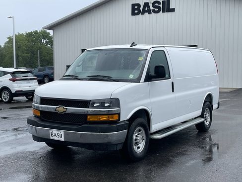 Used 2025 Chevrolet Express 2500 w/ Driver Convenience Package RWD image 4