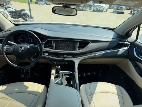 Used 2019 Buick Enclave Essence FWD image 17