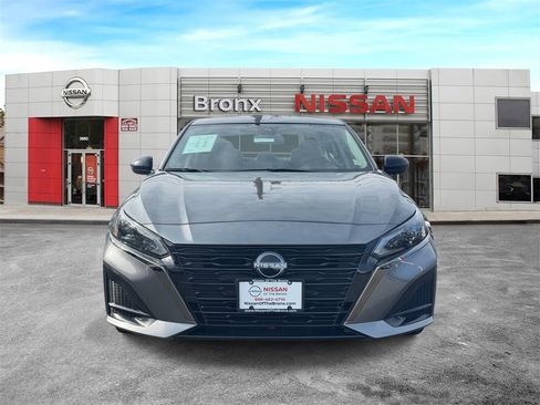 Used 2023 Nissan Altima 2.5 SR w/ SR Premium Package image 2