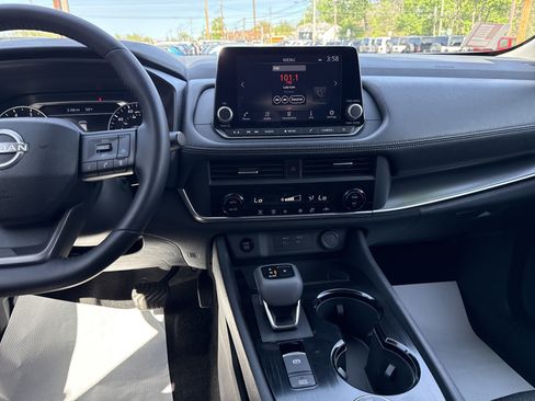 Used 2025 Nissan Rogue SV AWD/4WD image 24