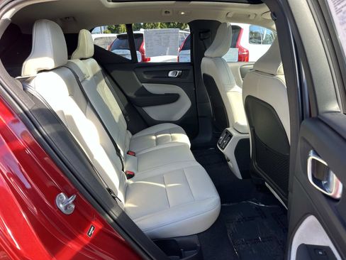 Certified 2024 Volvo XC40 B5 Plus w/ Climate Package image 24