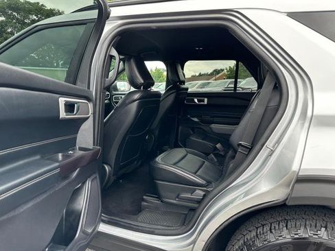 Used 2020 Ford Explorer XLT w/ Equipment Group 202A AWD/4WD image 12