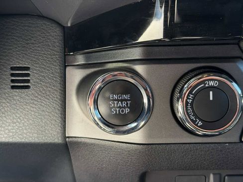 Used 2018 Toyota Tacoma TRD Sport image 39