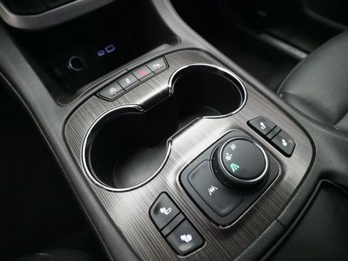 Used 2021 GMC Acadia SLT FWD image 17