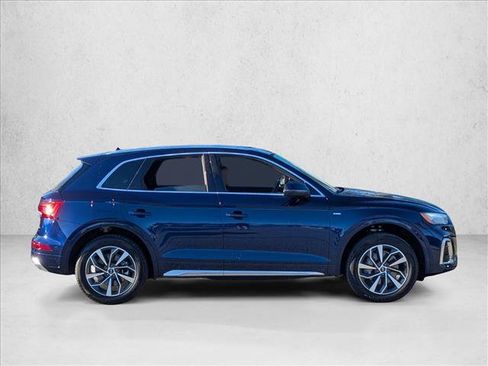 Certified 2025 Audi Q5 2.0T Premium Plus image 4