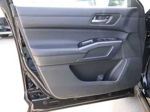 Used 2025 Nissan Pathfinder SL image 22