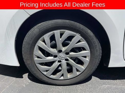 Used 2018 Toyota Corolla LE FWD image 3