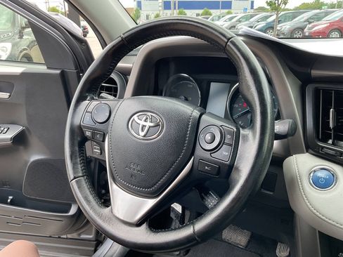 Used 2018 Toyota RAV4 XLE w/ Convenience Package AWD/4WD image 18