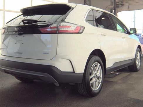 Used 2024 Ford Edge SEL w/ Convenience Package image 3