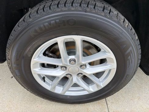 Certified 2023 Jeep Grand Cherokee L Laredo w/ Luxury Tech Group I AWD/4WD image 7