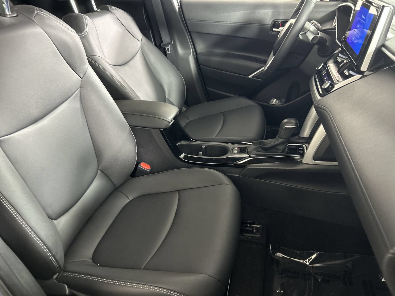 Used 2025 Toyota Corolla Cross XLE w/ Convenience Package FWD image 27