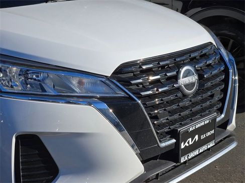 Used 2022 Nissan Kicks S image 5