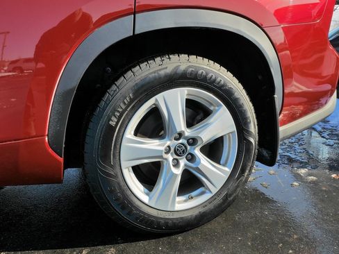 Used 2021 Toyota Highlander LE image 9