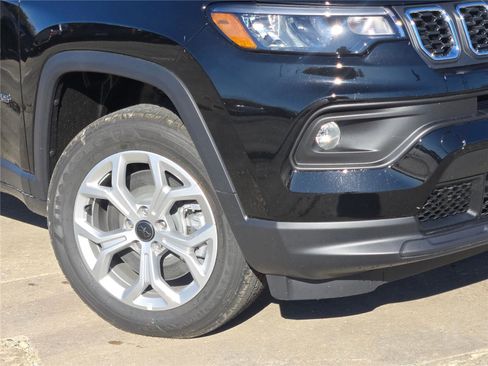 New 2026 Jeep Compass Latitude image 3