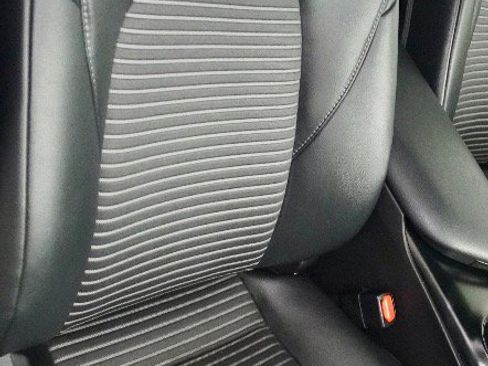 Used 2018 Toyota Camry SE image 9