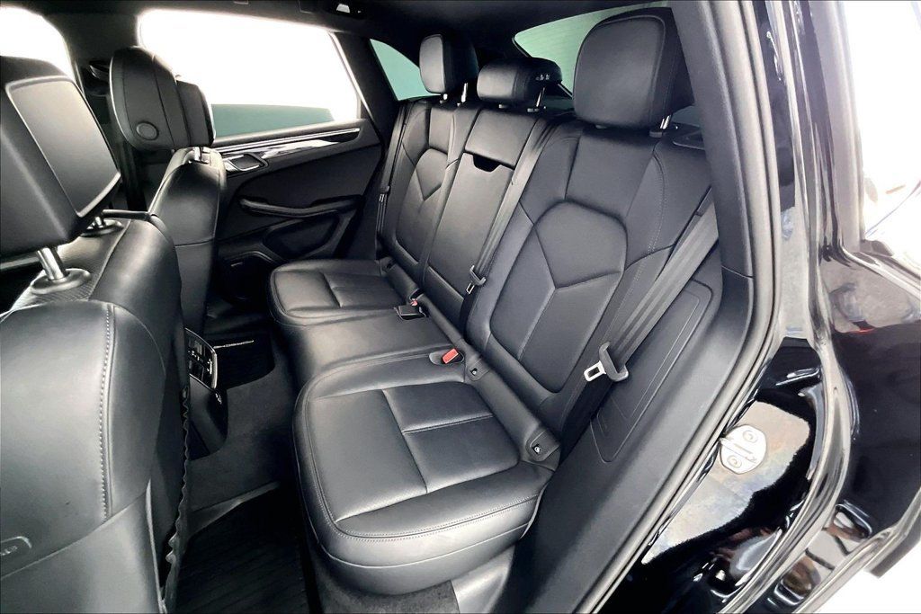 Used 2024 Porsche Macan w/ Premium Plus Package AWD/4WD image 32