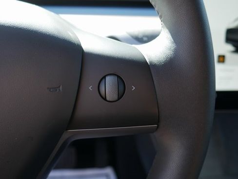 Used 2025 Tesla Model Y Long Range image 20