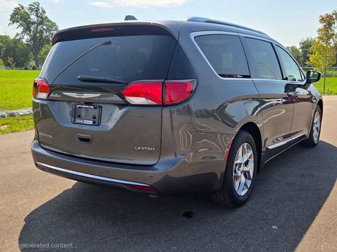 Used 2018 Chrysler Pacifica Limited w/ Advanced Safetytec Group FWD image 8