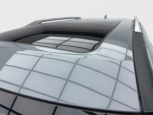 Used 2025 Nissan Pathfinder Platinum image 14