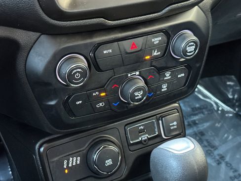 Used 2022 Jeep Renegade Latitude image 21