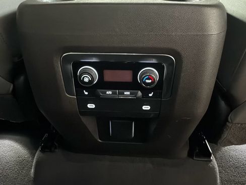 Used 2021 Chevrolet Suburban Z71 w/ Z71 Off-Road Package AWD/4WD image 22
