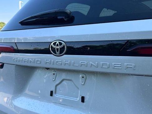 Certified 2025 Toyota Grand Highlander AWD image 14