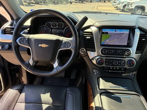Used 2015 Chevrolet Suburban LTZ RWD image 6