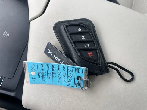 Used 2025 Lexus ES 350 w/ Premium Package FWD image 17