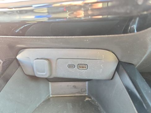 Used 2025 Chevrolet Trax LT w/ LT Convenience Package FWD image 31