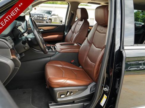 Used 2019 Cadillac Escalade Premium Luxury AWD/4WD image 7