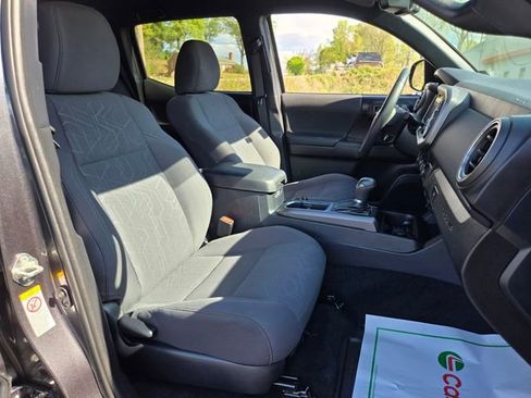 Used 2019 Toyota Tacoma TRD Sport w/ Technology Package image 16