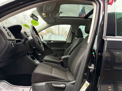 Used 2012 Volkswagen Tiguan S image 9