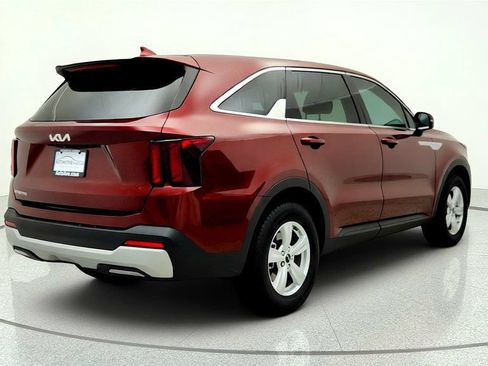 Used 2025 Kia Sorento LX FWD image 5