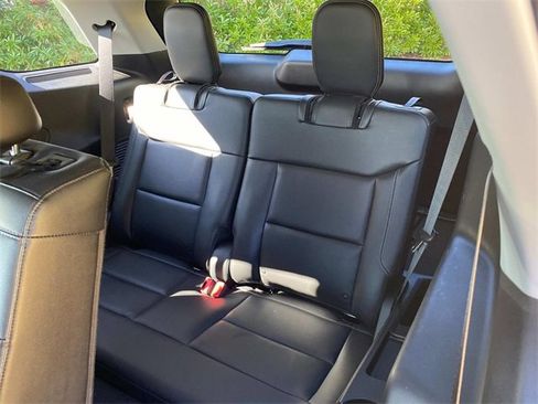 Used 2021 Ford Explorer XLT w/ Equipment Group 202A image 10