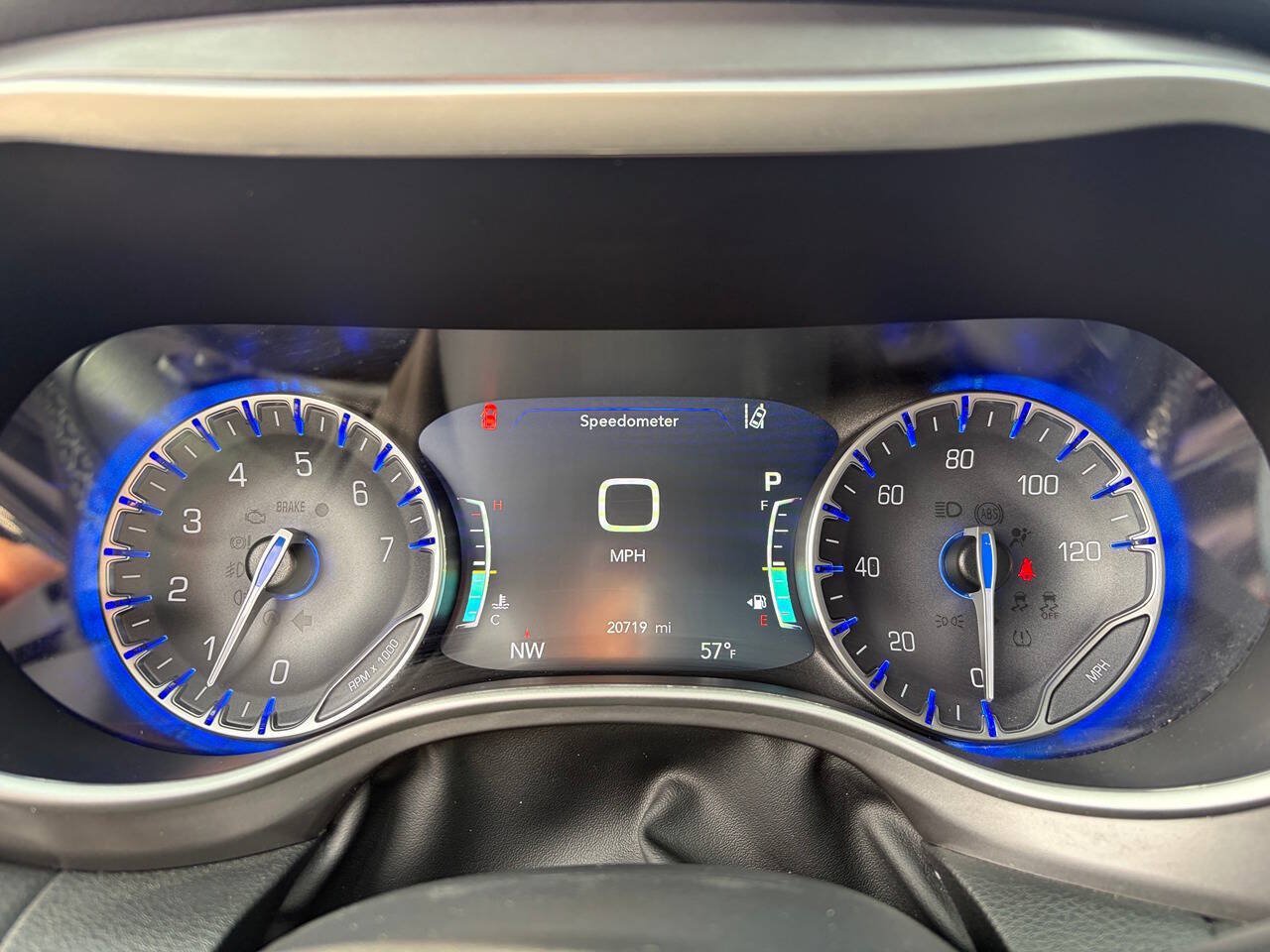 Used 2026 Chrysler Pacifica Select FWD image 12