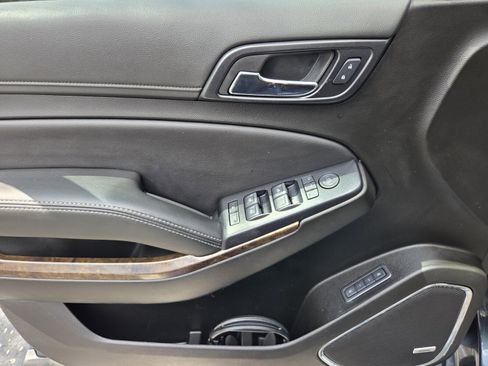 Used 2019 Chevrolet Suburban LT image 9