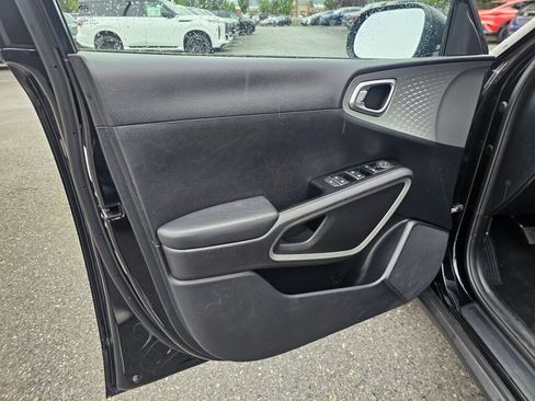 Used 2021 Kia Soul LX FWD image 23