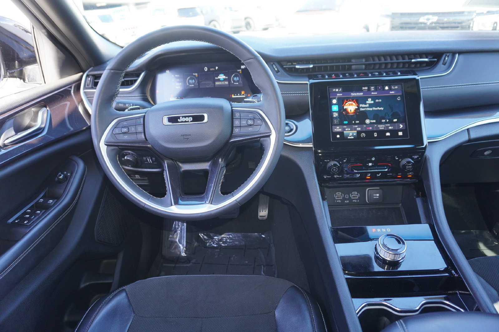 Used 2023 Jeep Grand Cherokee Altitude AWD/4WD image 11