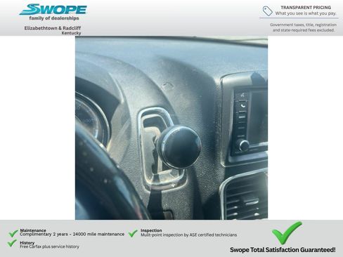 Used 2013 Chrysler Town & Country Touring FWD image 27