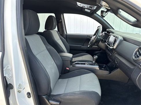 Used 2021 Toyota Tacoma TRD Off-Road image 30