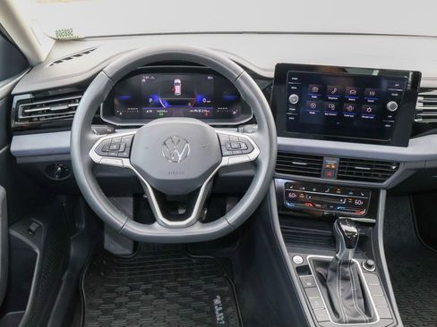 Used 2026 Volkswagen Jetta SE w/ Black Wheel Package FWD image 17