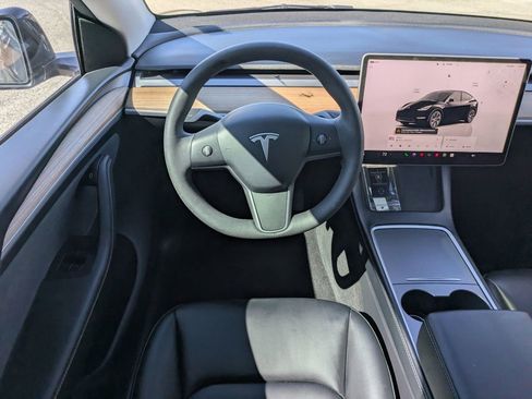Used 2025 Tesla Model Y Long Range image 17