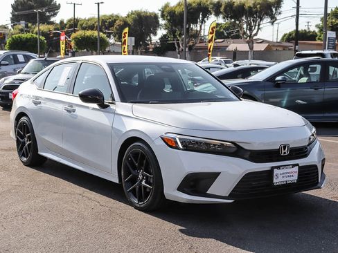 Used 2023 Honda Civic Sport image 3