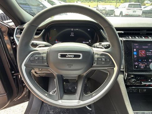 Used 2025 Jeep Grand Cherokee Altitude AWD/4WD image 26